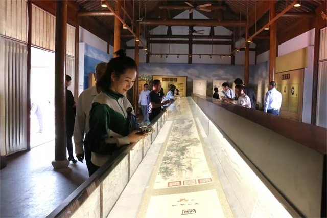 新风尚的乡村游▲游客在后羿公园里游玩▲游人如织的千鹤湖公园摄影